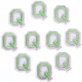 Écussons brodés de la lettre Q, accessoires DIY colorés pour vêtements, sacs et coques de téléphone. - 3cm / Lot de 10 / Lettre Q rose et vert