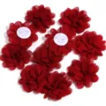 Gedetailleerd uitzicht van donkerrode chiffon bloem applicaties met witte achtergrond voor handwerk. - Wijnrode Bloem