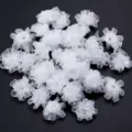 Fleurs en organza blanc faites à la main pour loisirs créatifs, accessoires et déco. - Blanc