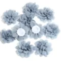 Grijze chiffon stof bloemen met klevende rug voor DIY ambachtelijke accessoires. - Grijze Bloem