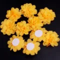 Gele chiffon stoffen bloemen met viltrug voor DIY handgemaakte haaraccessoires en knutselen. - Goudgele Bloem