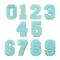 Toppe ricamate con numeri in ciniglia azzurro chiaro e bordo glitter oro termoadesive. - Numeri 0-9 / Confezione da 10 / Blu / 8cm