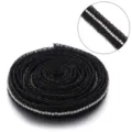 Nahaufnahme von schwarzem Netz-Strass-Band, mit zarter Textur und funkelnden Kristallen. - 1,3 cm Breite mit 2 mm Strass / Schwarz