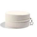Detailweergave van de ronde, beige PU lederen sieradendoos met een ster vormige rits. - Wit
