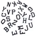 Parches bordados alfabeto letras termoadesivos DIY para ropa insignias accesorios 26 piezas - Juego de 26 / Negro