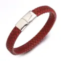 Rood gevlochten lederen armband met stijlvolle roestvrijstalen magnetische sluiting voor mode. - Lengte 18,5 cm breedte 10 mm / Bordeauxrood