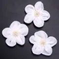 Handmade burlap five-petal flowers with stamens, perfect for DIY accessories and crafts. - With Stamen Style / 3 Pieces/Pack (Approx 7cm) / White