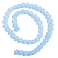 Filo di perline tonde in vetro azzurro chiaro per la creazione di gioielli e bracciali. - Azzurro