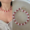 Vista dettagliata della collana di perle in pietra naturale rossa e rosa, elegante joya. - Collana / 38+5cm / Mix Rosso e Rosa