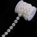 Parel strass bloem afwerking lint spoel ambachtelijk accessoire voor kleding en tassen. - Breedte 14mm / Broken Wit