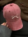 Jolie casquette de baseball brodée au nœud rétro lavée variante en jolie couleur rose. - M / Prune