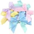 Fiocchi in nastro di raso pastello con perle a cuore, perfetti per accessori per capelli. - Confezione da 10 Pezzi / colori misti casuali