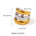 Gedetailleerd weergave van roestvrijstalen meerlaagse geometrische ring met maat en gewicht. - Brede Geometrische Meerlaagse Stijl (25R01245GS)