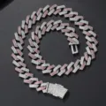 Vista dettagliata della collana catena cubana hip-hop in zircone da 15 mm con pietre rosa e bianche. - 16 pollici / Argento