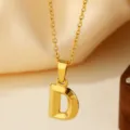 Collana con ciondolo lettera D in acciaio inossidabile dorato, elegante gioiello minimalista. - Lettera D