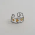 Edelstahl zweifarbiger Herz offener Ring, elegantes silbernes Band mit goldenem Detail. - Hohles Herz Stil (474)