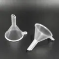 Durchsichtige kleine Plastiktrichter Set zum Umfüllen von Flüssigkeiten und Kosmetikhelfer. - Transparenter Mini Trichter (1 Stück)