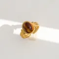 Anillo abierto retro de acero inoxidable con piedra natural marrón, detalle de joya. - Estilo Piedra Natural Marrón Irregular Acero Inoxydable Vintage