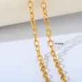 Detailansicht der vergoldeten, texturierten Edelstahlkette, stilvolles DIY-Schmuckzubehör. - 4.3mm Strukturierte Gliederkette (34) / 1 Meter/Packung