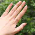 Anello con lettere iniziali in rame zircone regolabile, elegante gioiello da dito. - Lettera I