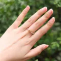 Anello regolabile con lettera M per donne, rame con zirconi, bellissimo gioiello. - Lettera W