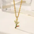 Dettaglio della collana con ciondolo lettera Y e corona con zirconi multicolori oro. - Lettera Y