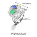 Gedetailleerde maataanzicht van de brede roestvrijstalen statement ring met emaille. - Blauw Groen Geel Email Gedecoreerde Stijl (R00940S-2)