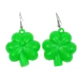 Pendientes de trébol luminoso verde detalle, perfectos para fiesta del día de San Patricio. - Trébol de Tres Hojas / Verde