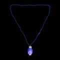 Collier pendentif ampoule LED vue detaillee, chaine de perles bleues accessoire de fete. - Chaîne à billes / Bleu