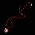 LED oplichtende Kerst sneeuwman hanger ketting met rode koord feestelijke feestdagen detail. - Sneeuwpop Ketting