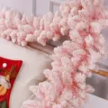 Roze kerstslinger variant voor feestelijke decoratie, pluche kunstmatige dennenrank. - 180x35cm Sneeuwguirlande / Kersenbloesem Roze