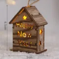Hölzernes Weihnachtsbaum kleines Haus Anhänger mit Licht für festliche Deko Variante. - HAPPY NEW YEAR