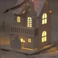 Holz Weihnachtshaus Anhänger mit LED Lichtern Hängende Dekoration für Weihnachtsbaum - Mittleres Weißes Haus - Hochzeit