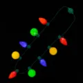 Nahaufnahme der bunten LED leuchtenden Weihnachts-Lichterkette mit mehreren bunten Party-Glühbirnen. - 9-Licht Runder Glühbirne Halskette