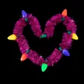 Nahaufnahme der leuchtenden Weihnachtslametta-Halskette mit bunten LEDs für Partys. - Magenta Lametta Glühbirne Halskette
