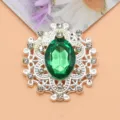 Zilveren legering strass decoratieve knop met groene ovale kristal voor DIY kledingaccessoires. - Donkergroen