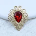 Bandeja de aleación dorada vintage con gema acrílica roja en lágrima para joyería DIY. - Rojo Brillante