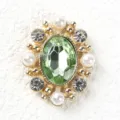 Botón de estrás ovalado vintage con piedra verde, perlas y cristales para manualidades DIY. - Verde claro