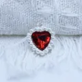 Colgante de cristal de corazón rojo de aleación de 18mm con borde de perlas, ideal para joyería DIY. - Rojo Brillante