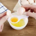 Plastic egg white separator kitchen baking tool egg yolk filter utility gadget 1pc - White