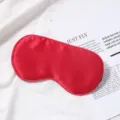 Rode zijden slaapoogmasker zacht comfortabel verduisterend reis zijden oogmasker variant. - Rood