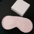 Maschera per dormire in seta rosa liscia e morbida per riposo notturno e viaggio comodo. - Rosa chiaro