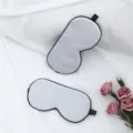 Masque de sommeil en soie de mûre pure unie avec bordure noire, cache-yeux doux et respirant. - Gris Argent