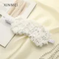 Maschera per dormire in peluche bianco con motivo a fiocchi di neve per notti serene. - Fiocco di Neve Bianco