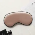 Masque de sommeil en pure soie avec bordure noire, doux et confortable pour un repos idéal. - Rose Champagne