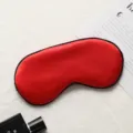 Masque de sommeil en fausse soie rouge, masque occultant respirant uni pour dormir. - Rouge