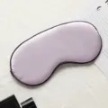 Masque de sommeil uni en imitation soie avec bordure noire, masque lavande doux et respirant. - Mauve Clair