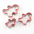 Set d'emporte-pièces bonhomme de pain d'épices en acier inoxydable avec bord rouge. - Ensemble de 3 Pièces Bonhomme en Pain d'Épices