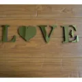 Adesivi murali LOVE in acrilico specchiato dorato, lettere decorative creative per la casa. - LOVE oro (Cuore)