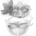 Maschera farfalla in pizzo argento e maschera uomo mezza faccia per festa di Halloween. - Doppie corna con farfalla laterale - Set argento composito